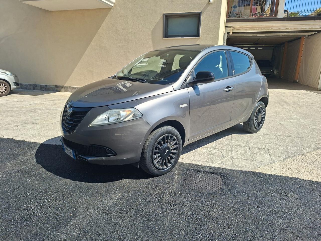 Lancia Ypsilon 0.9 TwinAir 85 CV 5 porte Metano Ecochic Gold