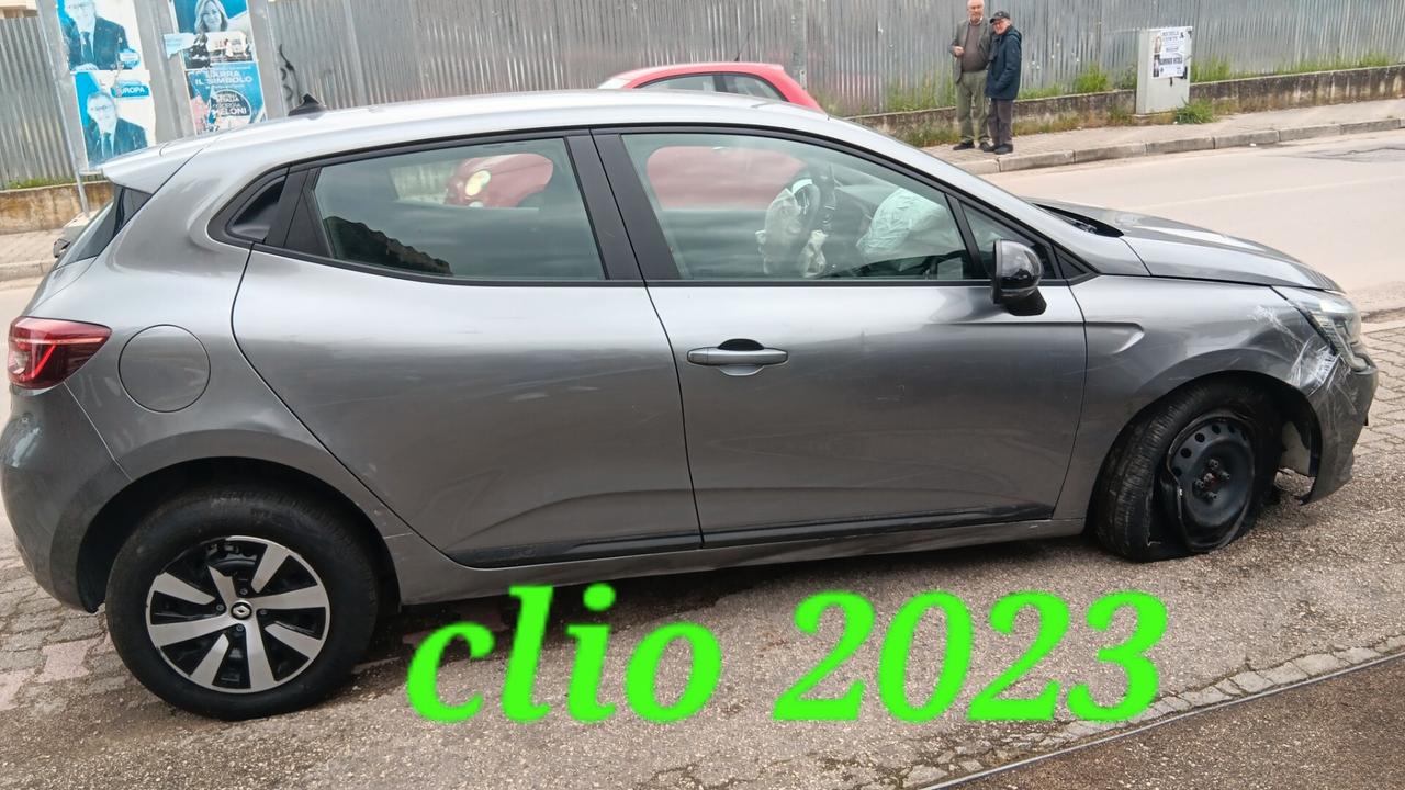 Renault Clio incidentata sinistrata mondialcars 023
