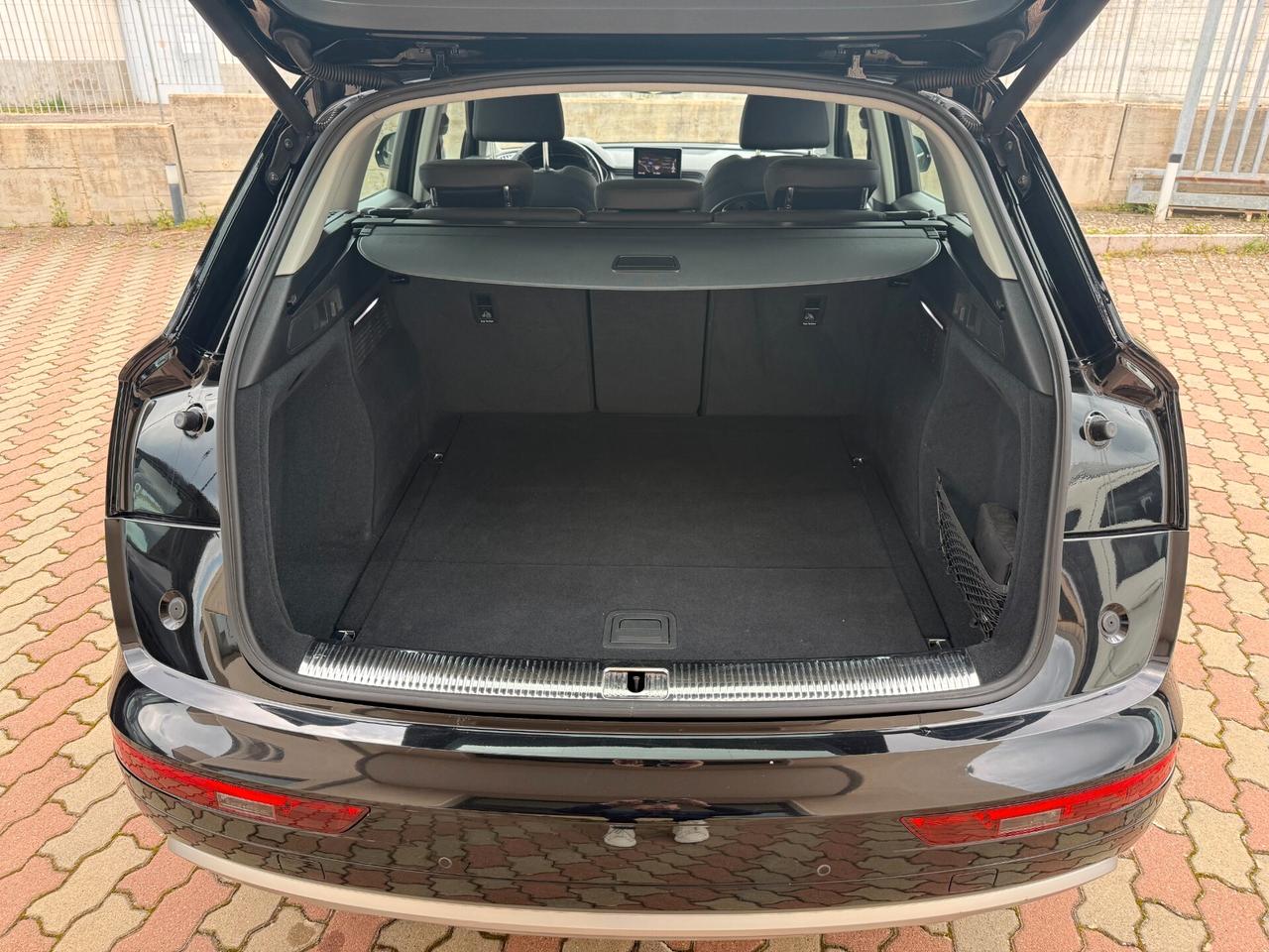 Audi Q5 2.0 40 TDI quattro S tronic Business Sport