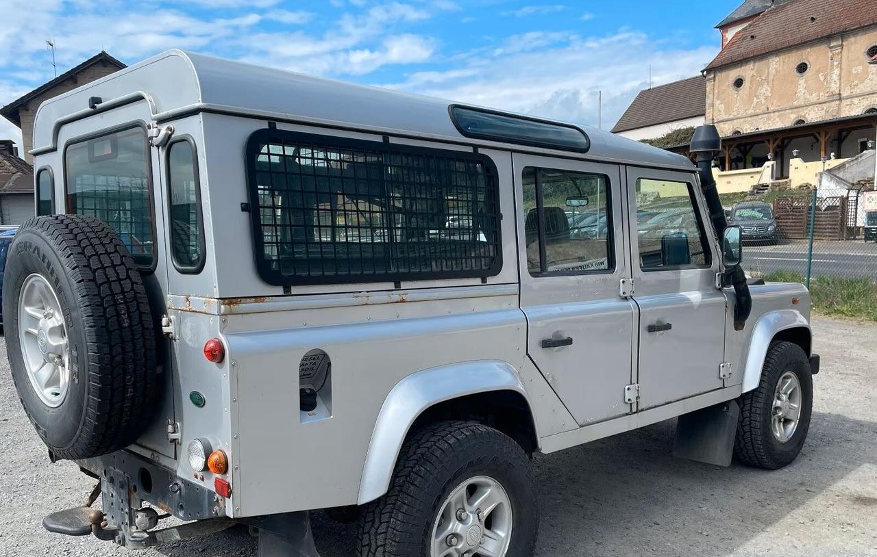 Land Rover Defender 110 Station Wagon 9 posti