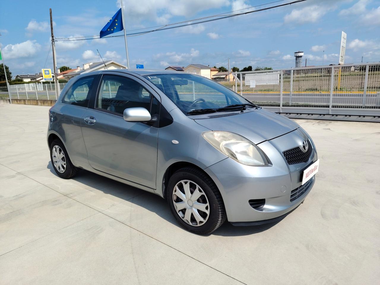 Toyota Yaris 1.0 3 porte Sol