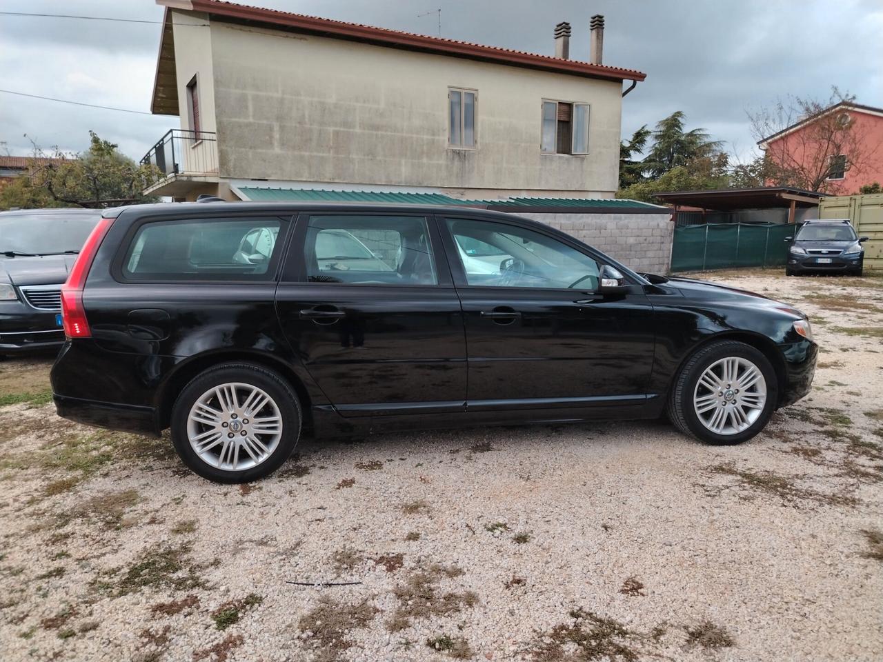 Volvo V70 2.4 D5 Summum
