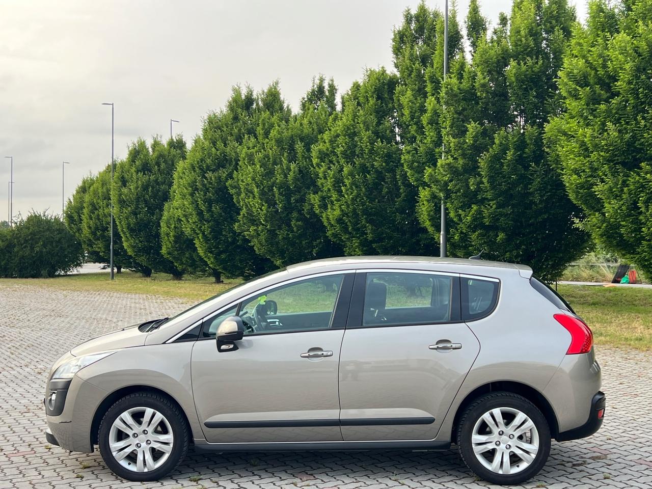 Peugeot 3008 1.6 e-HDi 112CV cambio robotizzato S.&S. Business