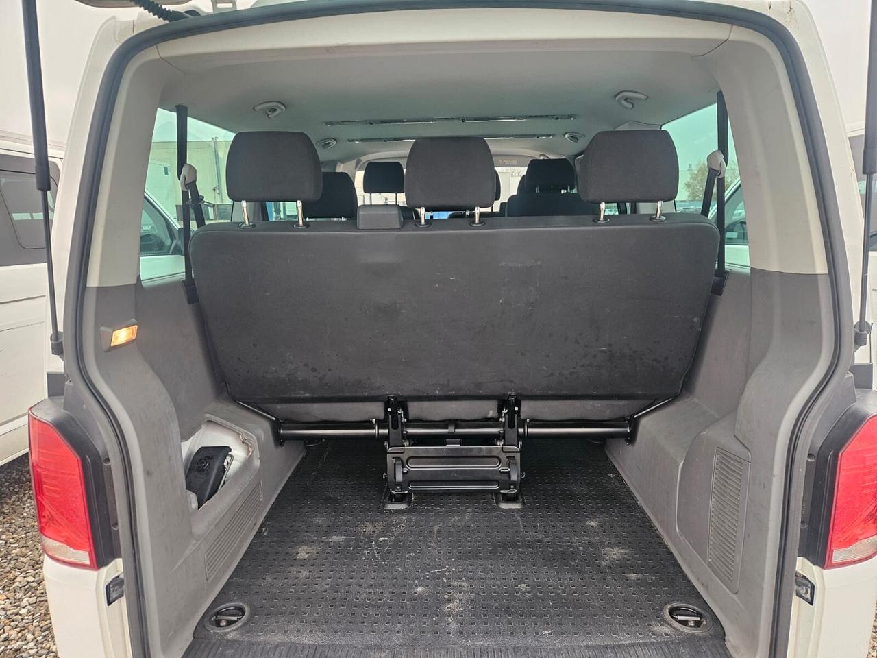 Volkswagen Caravelle 2.0 TDI 9P con IVA esposta