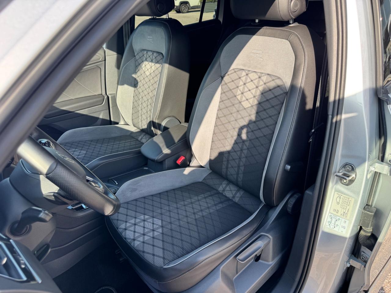Volkswagen Tiguan R-LINE 2.0 TDI 150 CV DSG 4MOTION