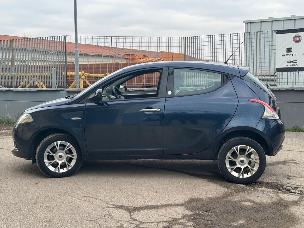 Lancia Ypsilon 0.9 TwinAir 85 CV 5 porte Metano Ecochic Platinum