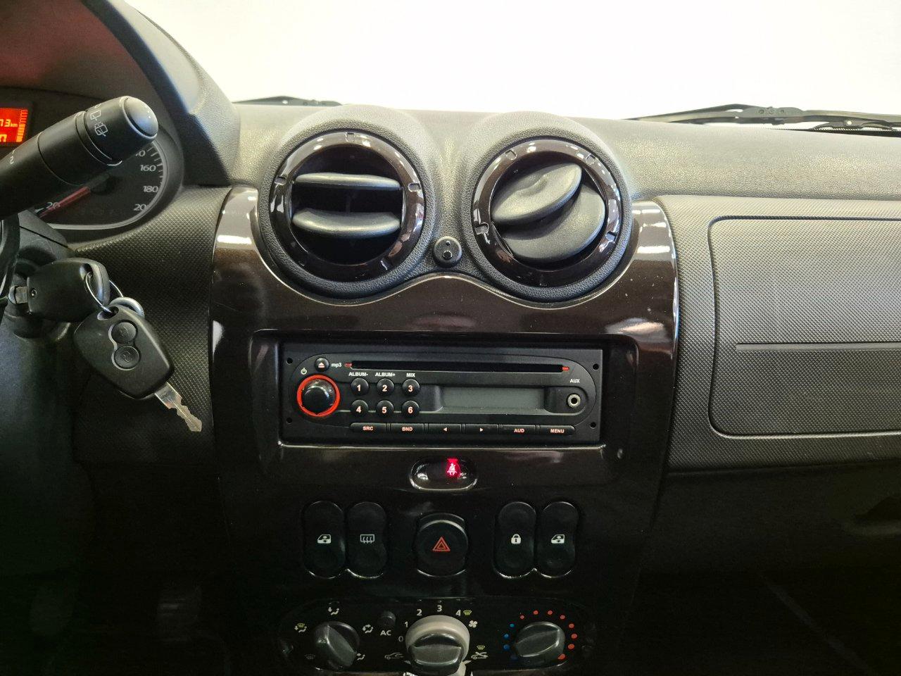 Dacia Duster 1.6 Ambiance 4x2 110cv - NEOPATENTATI - Clima - Radio Mp3