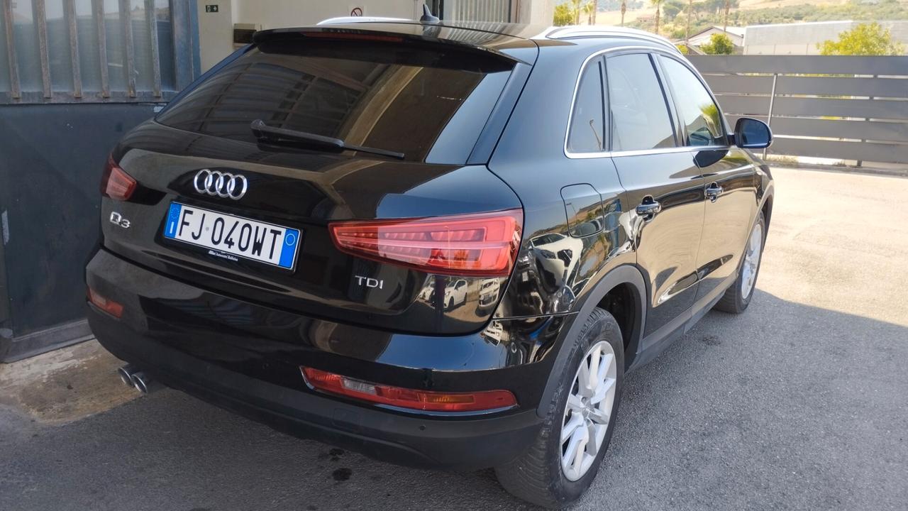 Audi Q3 2.0 TDI 120 CV Business