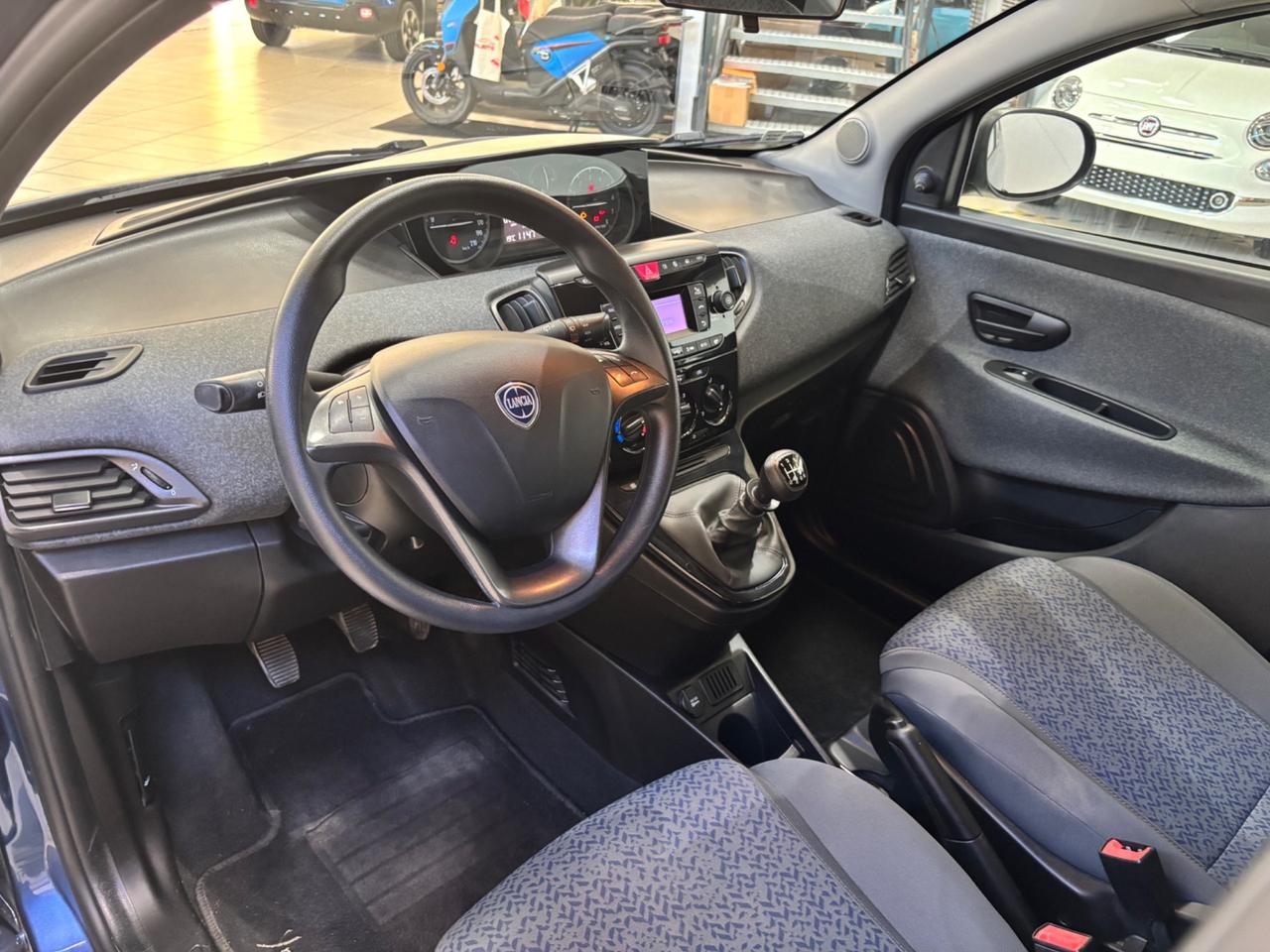 Lancia Ypsilon 1.0 FireFly 5 porte S&S Hybrid Ecochic Silver