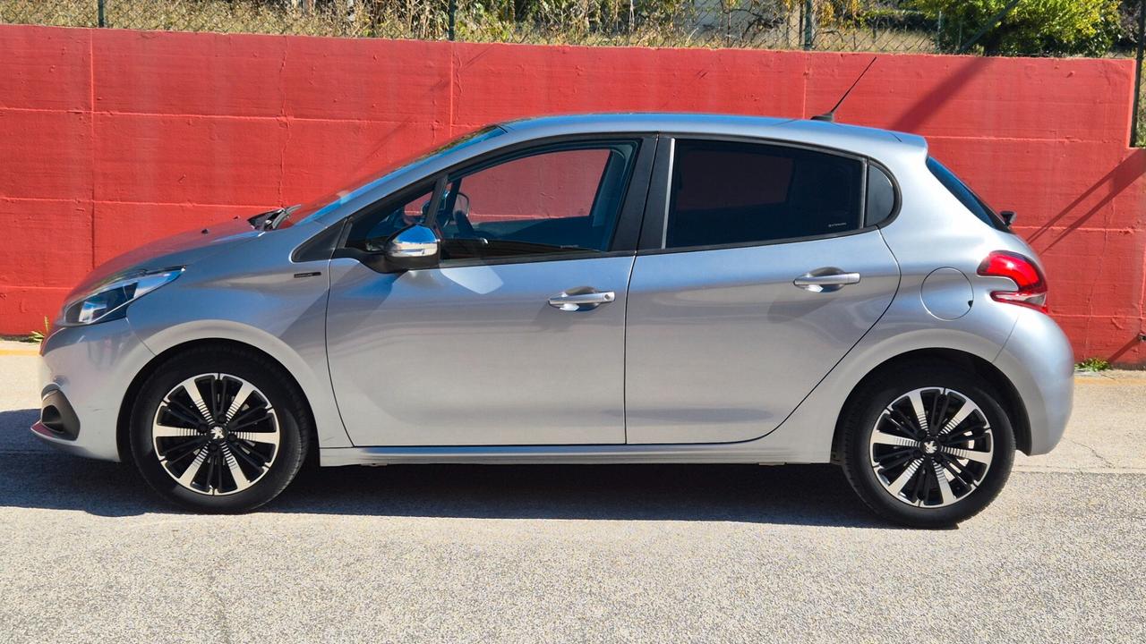 Peugeot 208 BlueHDi 100 S&S 5 porte Signature