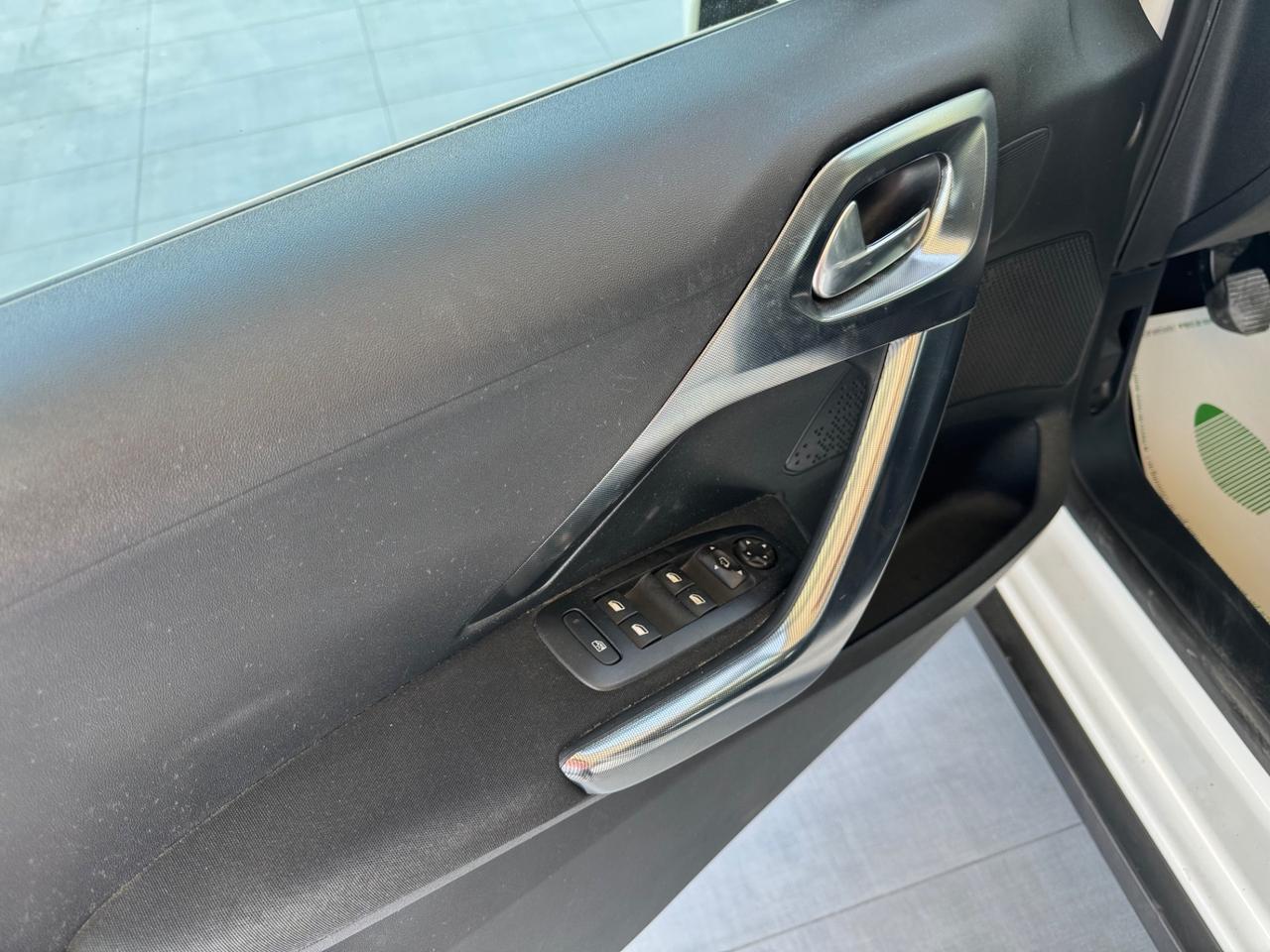 Peugeot 2008 1.6 e-HDi 115 CV Stop&Start Allure