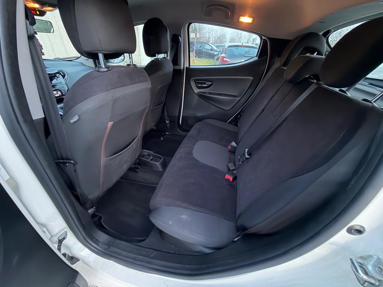 Lancia Ypsilon 1.3 MJT 75 CV Platino