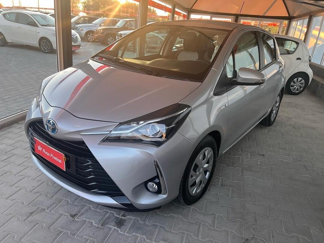 Toyota Yaris 1.5 Hybrid 5 porte Lounge OK NEOPATENTATI