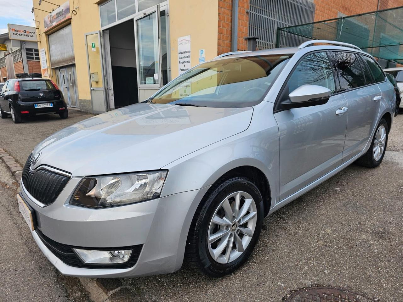 Skoda Octavia 1.6 TDI 105cv DSG Executive*Navi*Euro5*