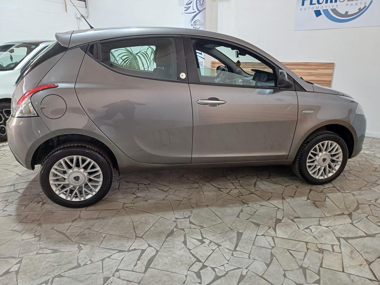 Lancia Ypsilon Benzina 0.9 twinair Metano - 2014