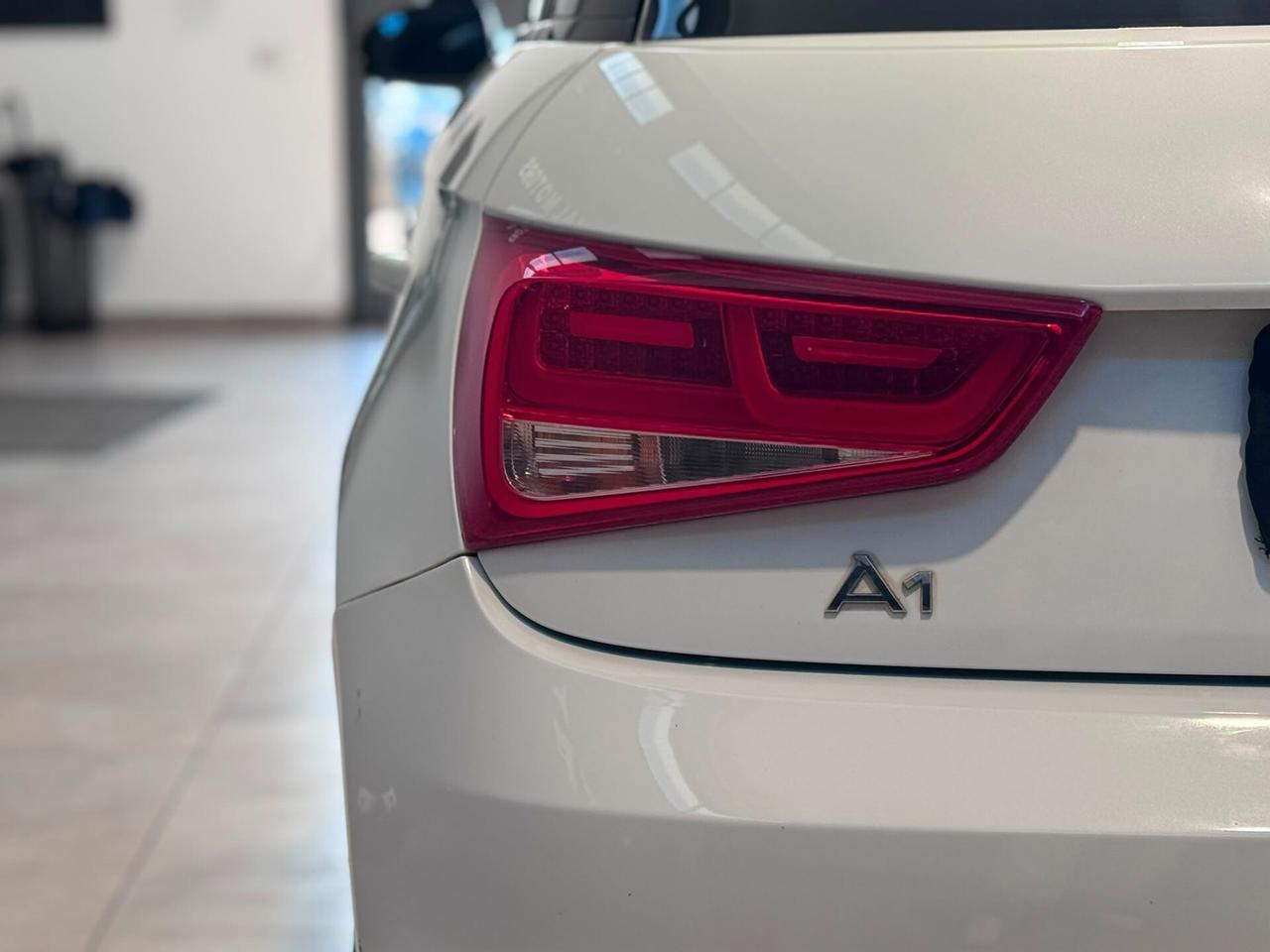 Audi A1 SPB 1.6 TDI Admired 90cv S-LINE