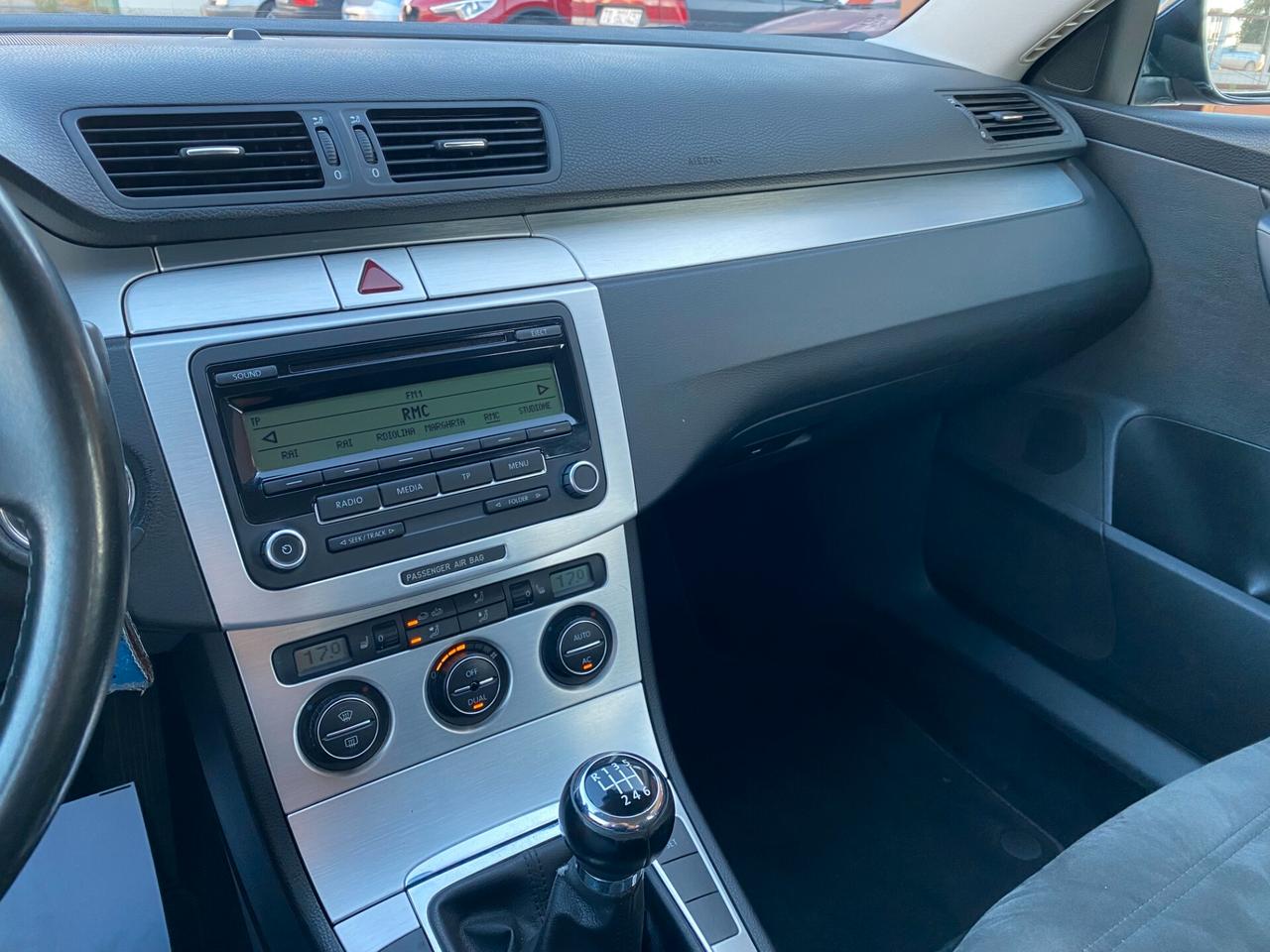 VOLKSWAGEN Passat SW 2.0 TDI UNIPRO'