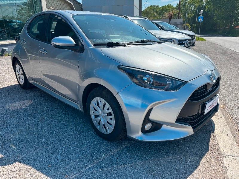 TOYOTA Yaris 4ª serie Yaris 1.0 5 porte Business
