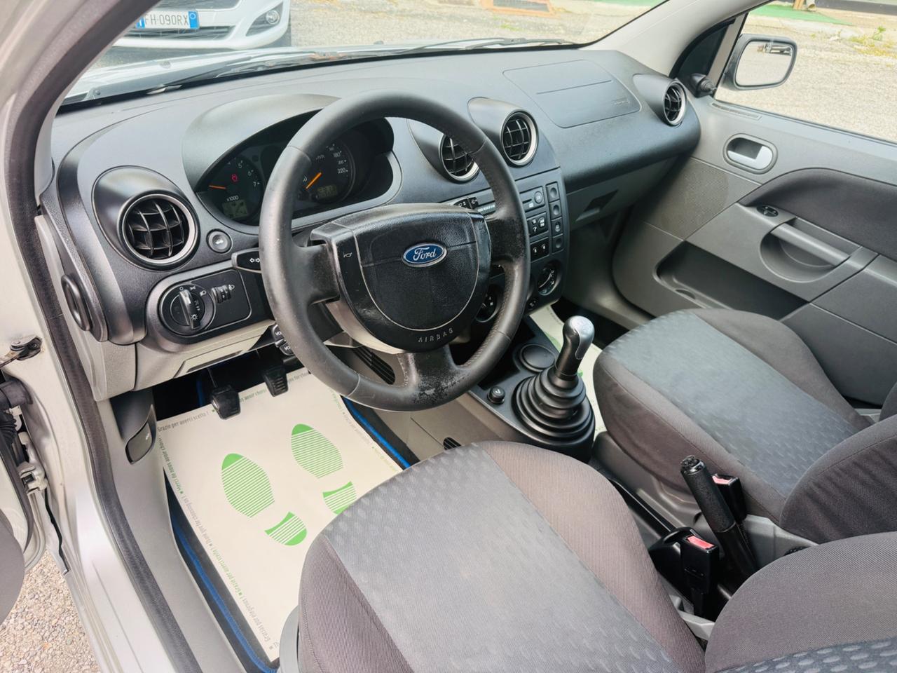 Ford Fiesta 1.4 16V 5p. Ghia