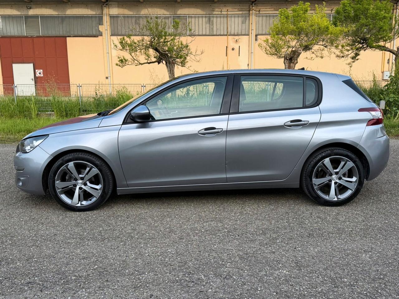 Peugeot 308 Berlina HDi 100 CV EURO 6B