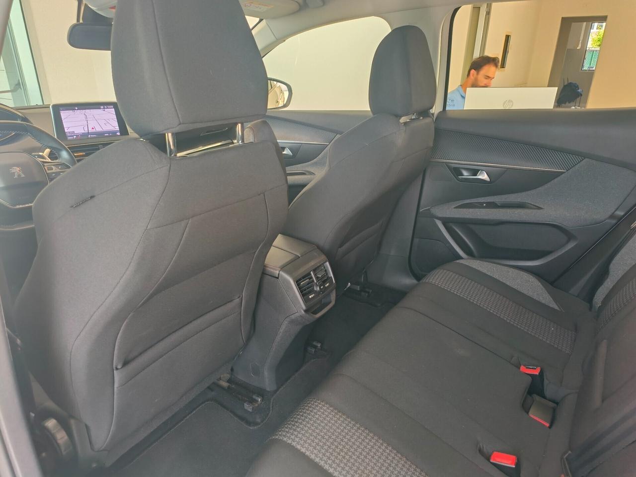 Peugeot 3008 BlueHDi 130 S&S EAT8 Business