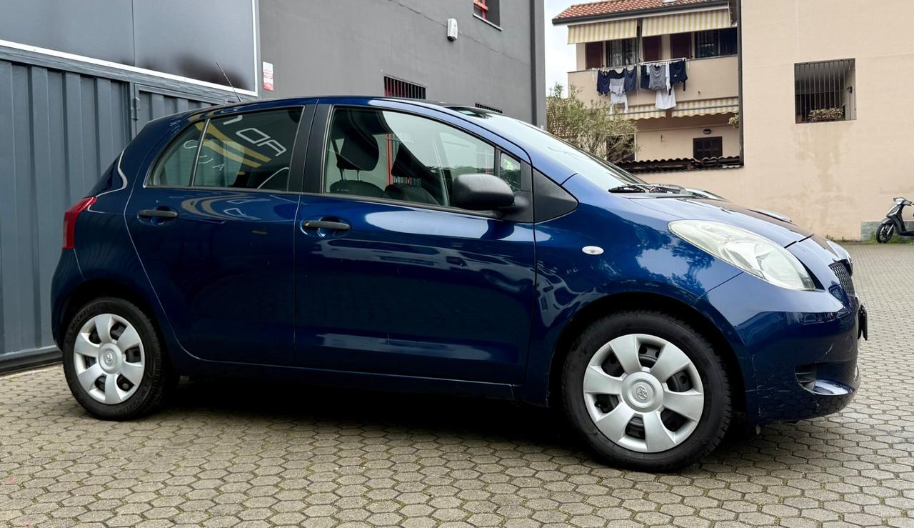 Toyota Yaris 1.0 5 porte