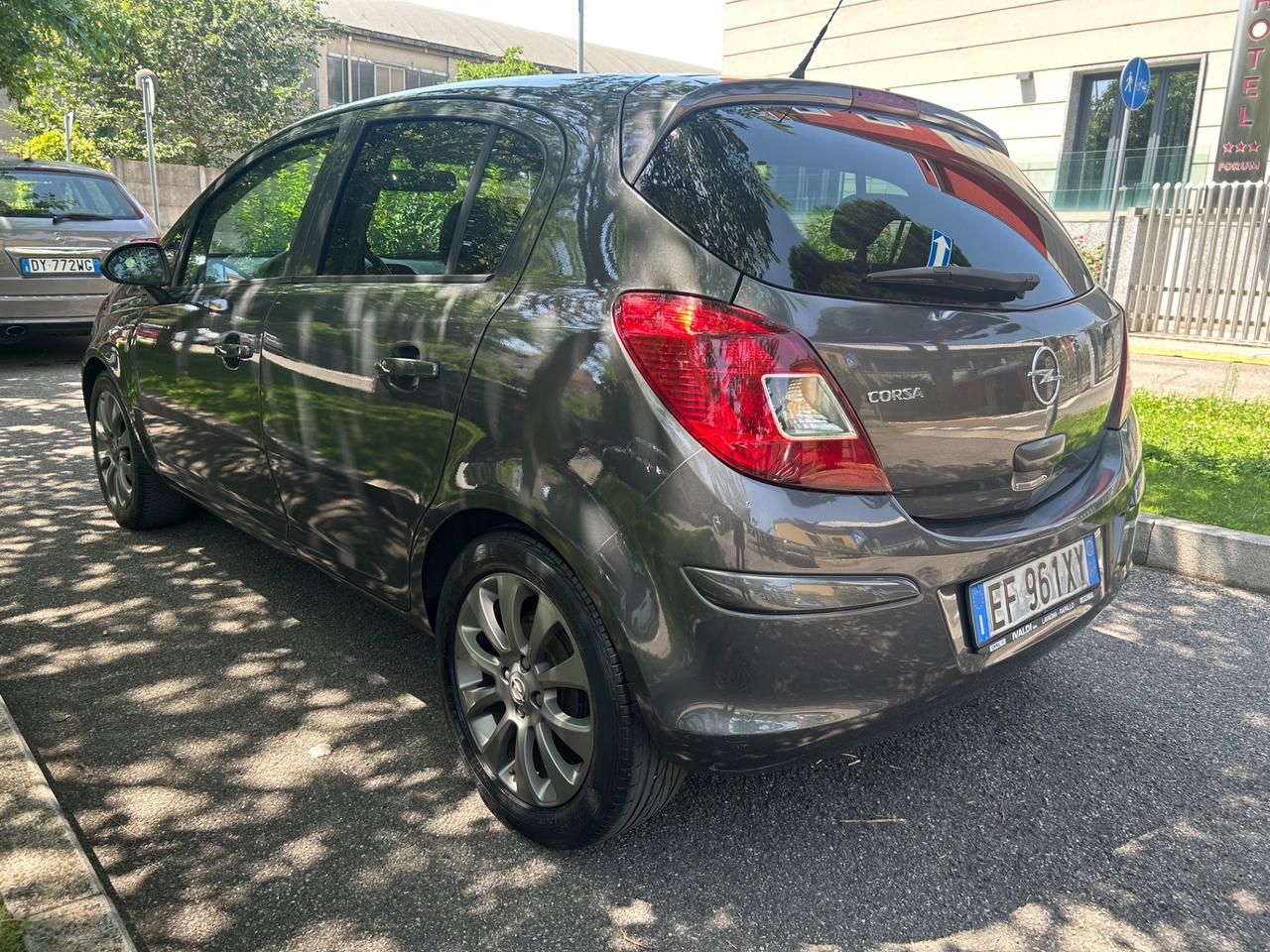 Opel Corsa 1.2 5 porte Club