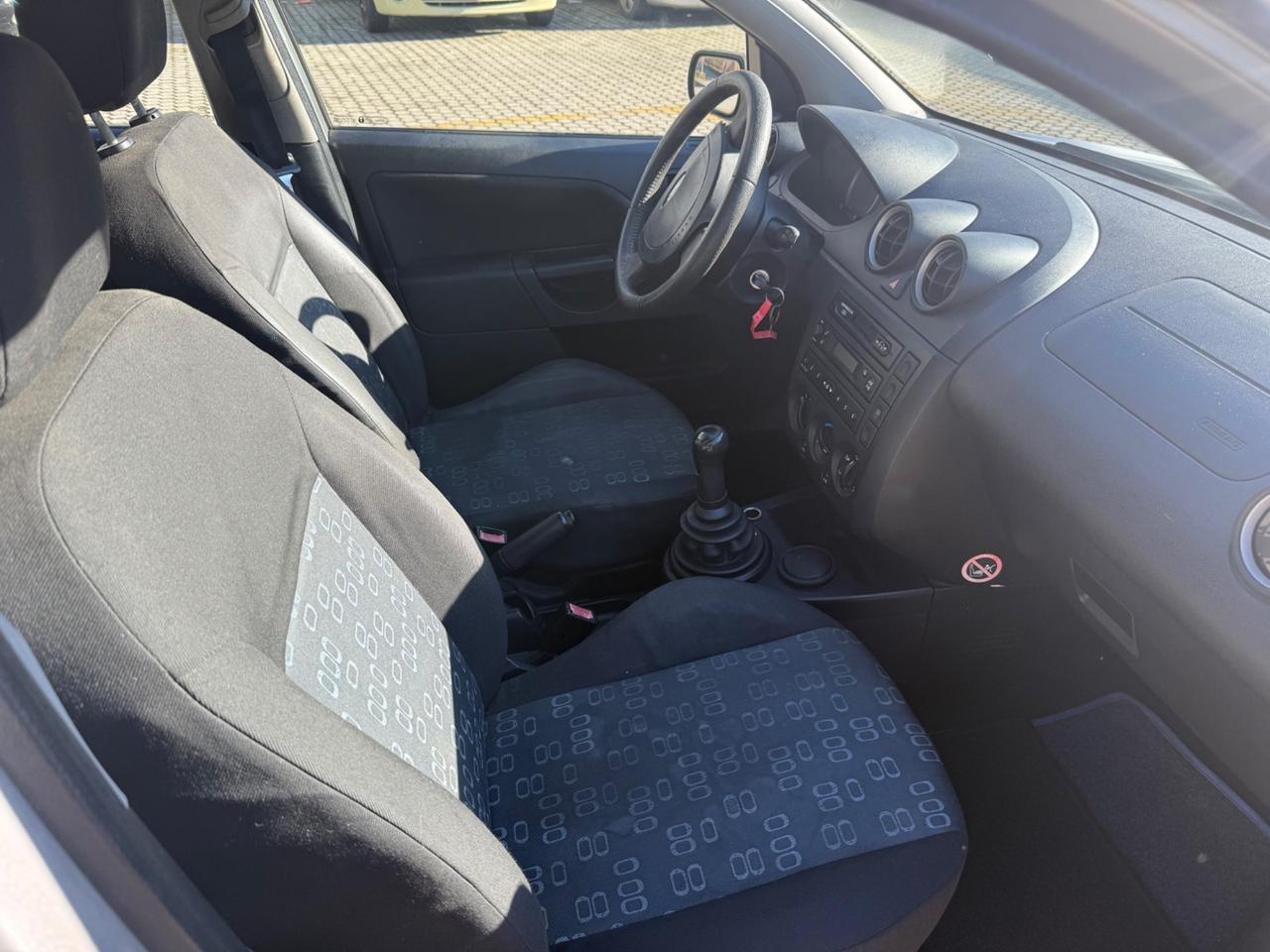 Ford Fiesta 1.2 16V 5p. Ambiente