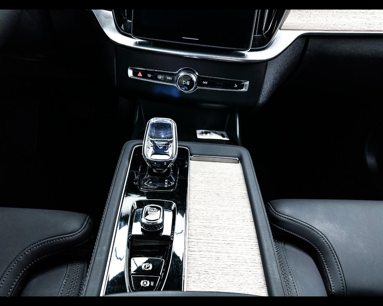 VOLVO XC90 B5 AWD automatico 7 posti Plus Bright