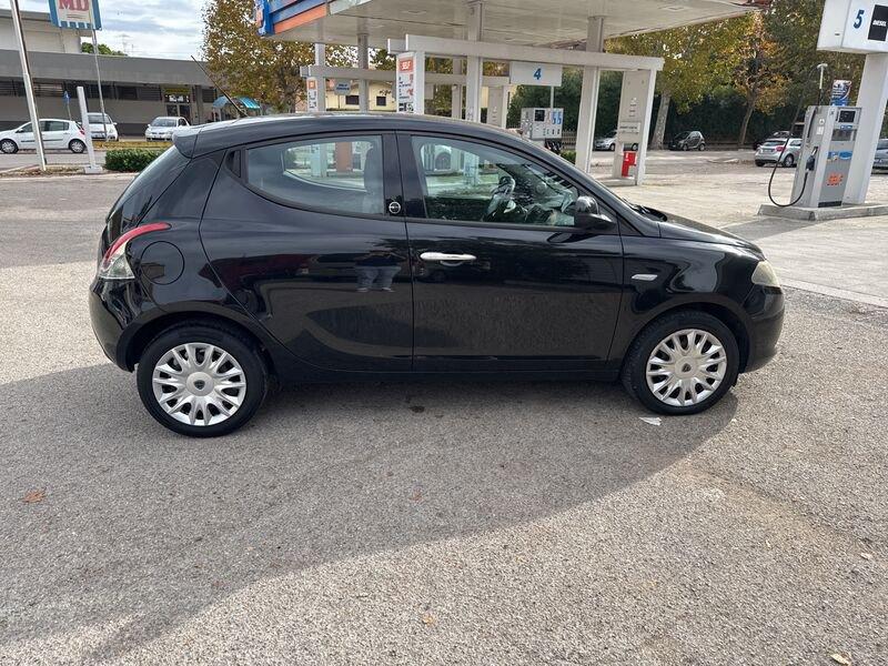 Lancia Ypsilon Ypsilon 1.2 8v Silver s/c.traz.,esp ecochic Gpl 69cv