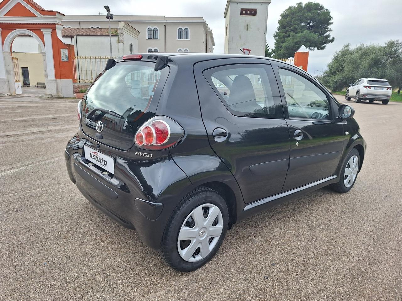 Toyota Aygo 1.0 VVT-i 5 porte Active 2012