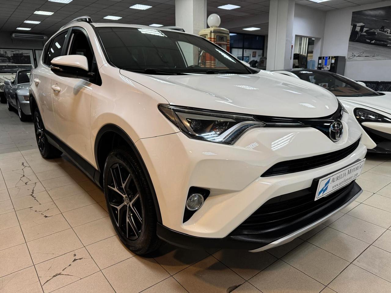Toyota RAV 4 2.0 D-4D 2WD Lounge MY '17 UNICOPR. PARI AL NUOVO