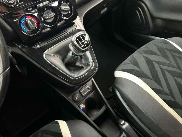 Lancia Ypsilon 1.2 69 CV 5 porte NEOPATENTATI