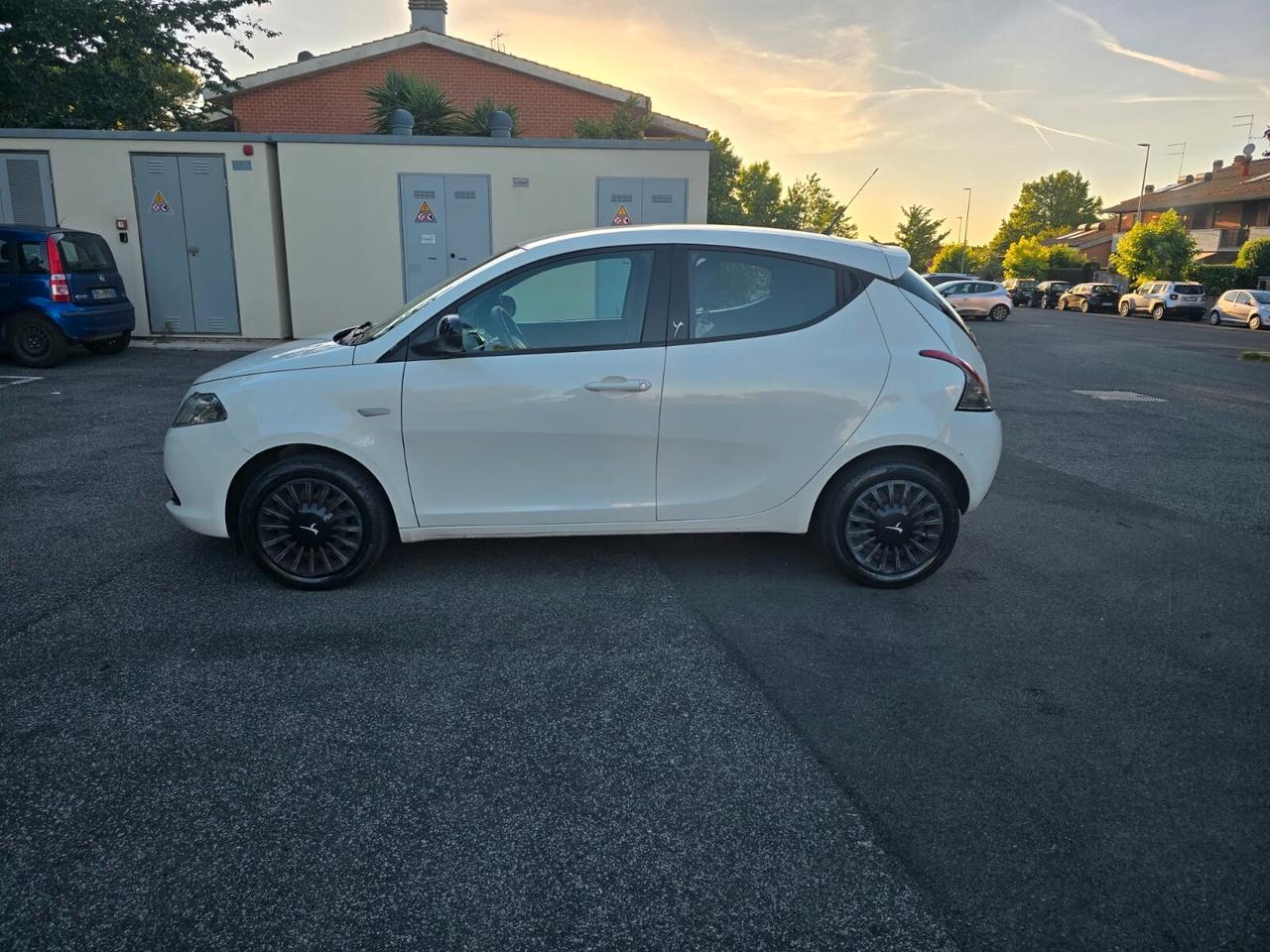 Lancia Ypsilon 1.2 69 CV 5 porte GPL Ecochic Silver