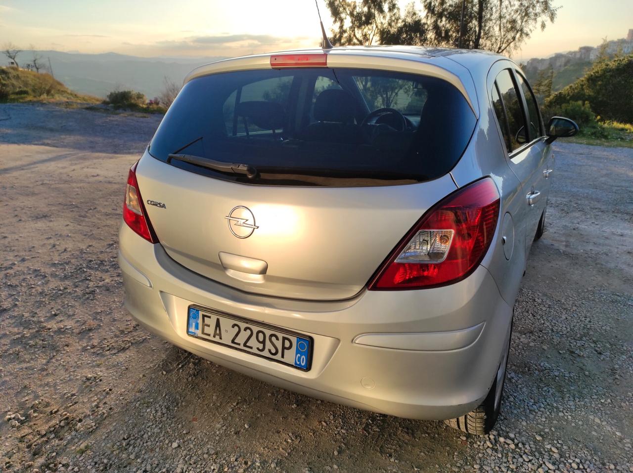 Opel Corsa 1.2 5 porte Cosmo