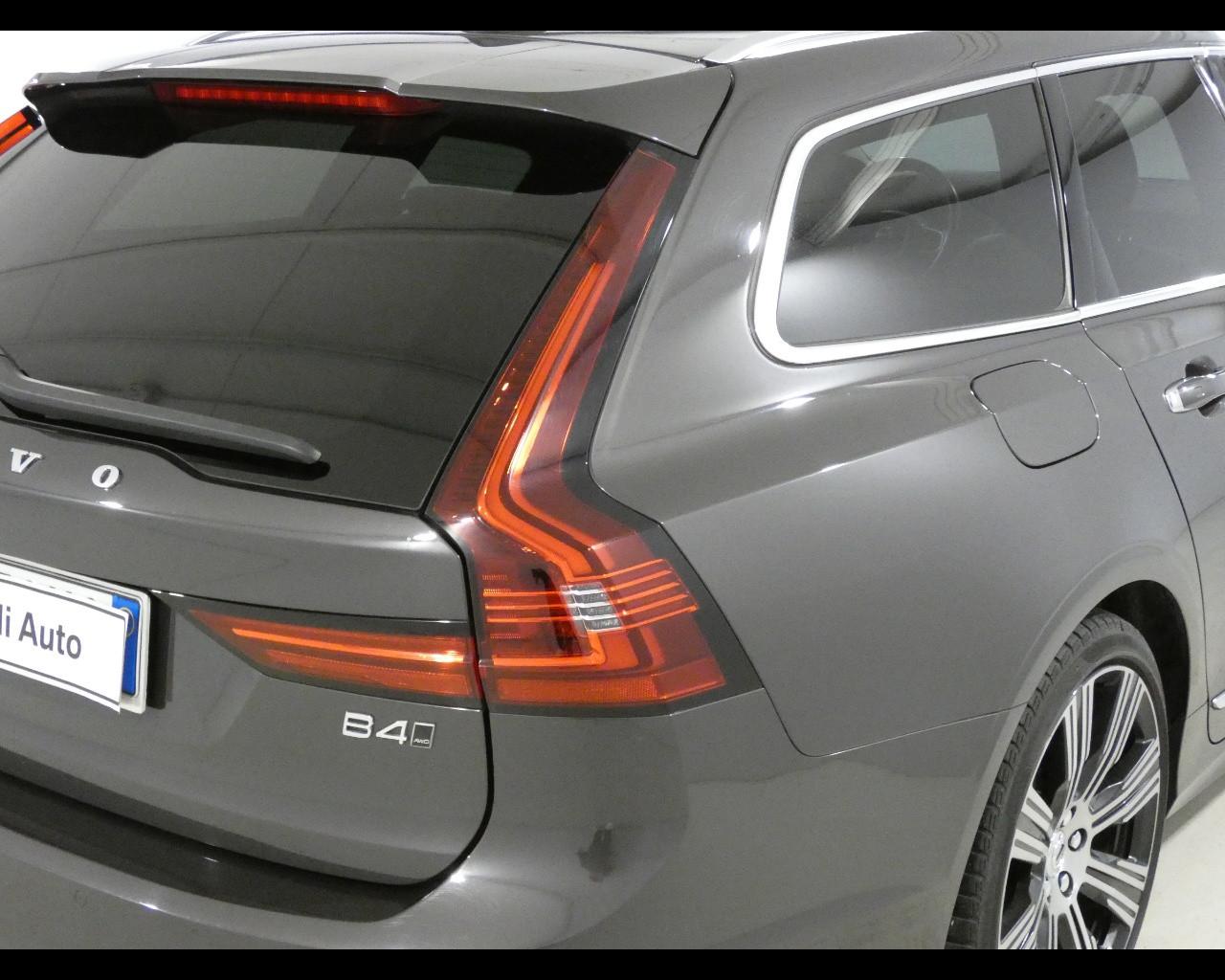 VOLVO V90 (2016-->) - V90 B4 (d) AWD Geartronic Inscription