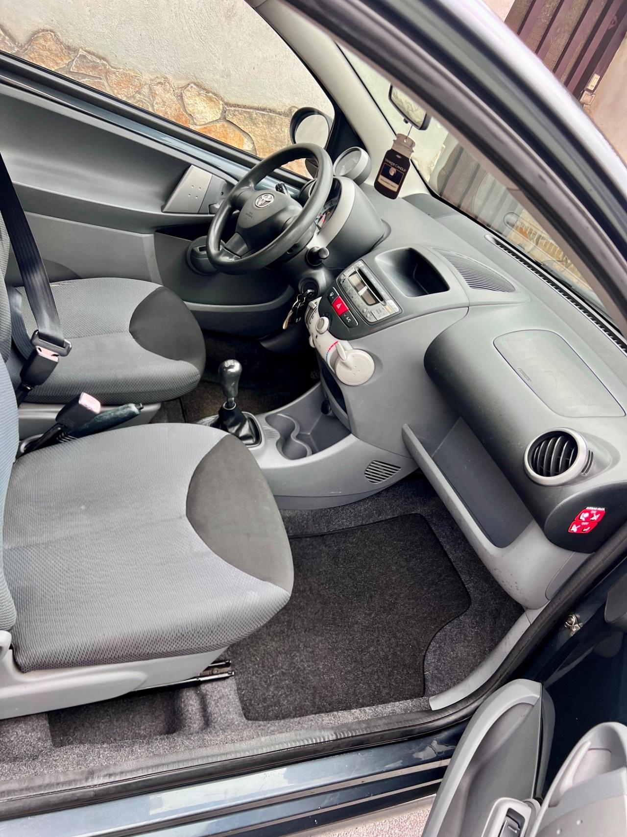 Toyota Aygo 1.0 12V VVT-i 3 porte neopatentati, ok