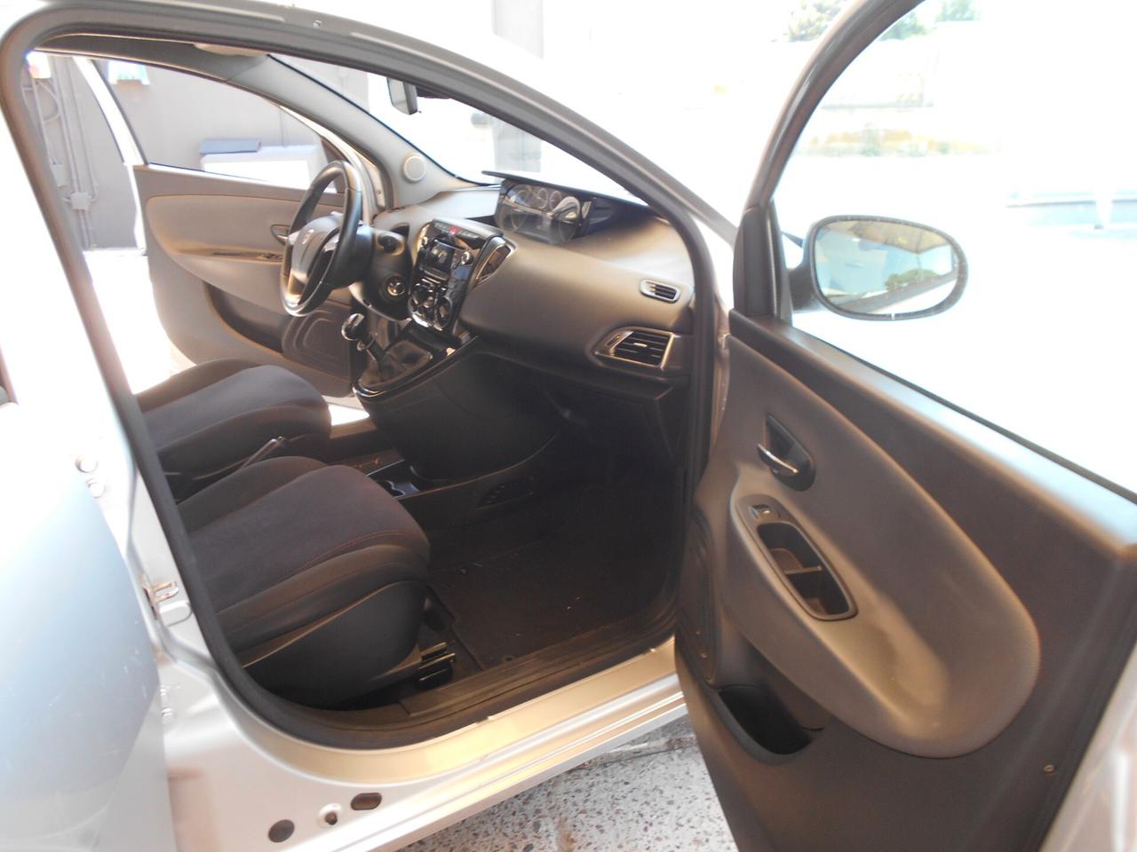 Lancia Ypsilon 1.2 69 CV 5 porte S&S Platinum