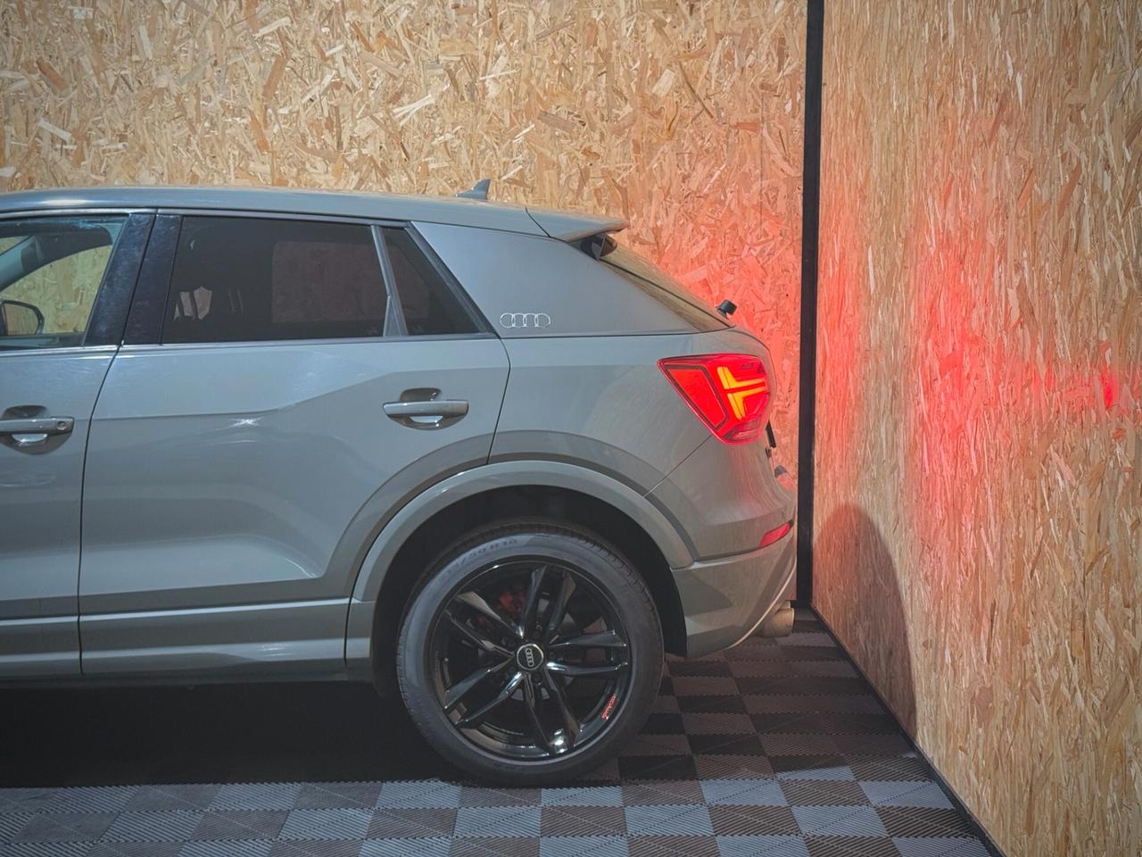 Audi Q2 1.6 TDI S line IDENTITY BLACK