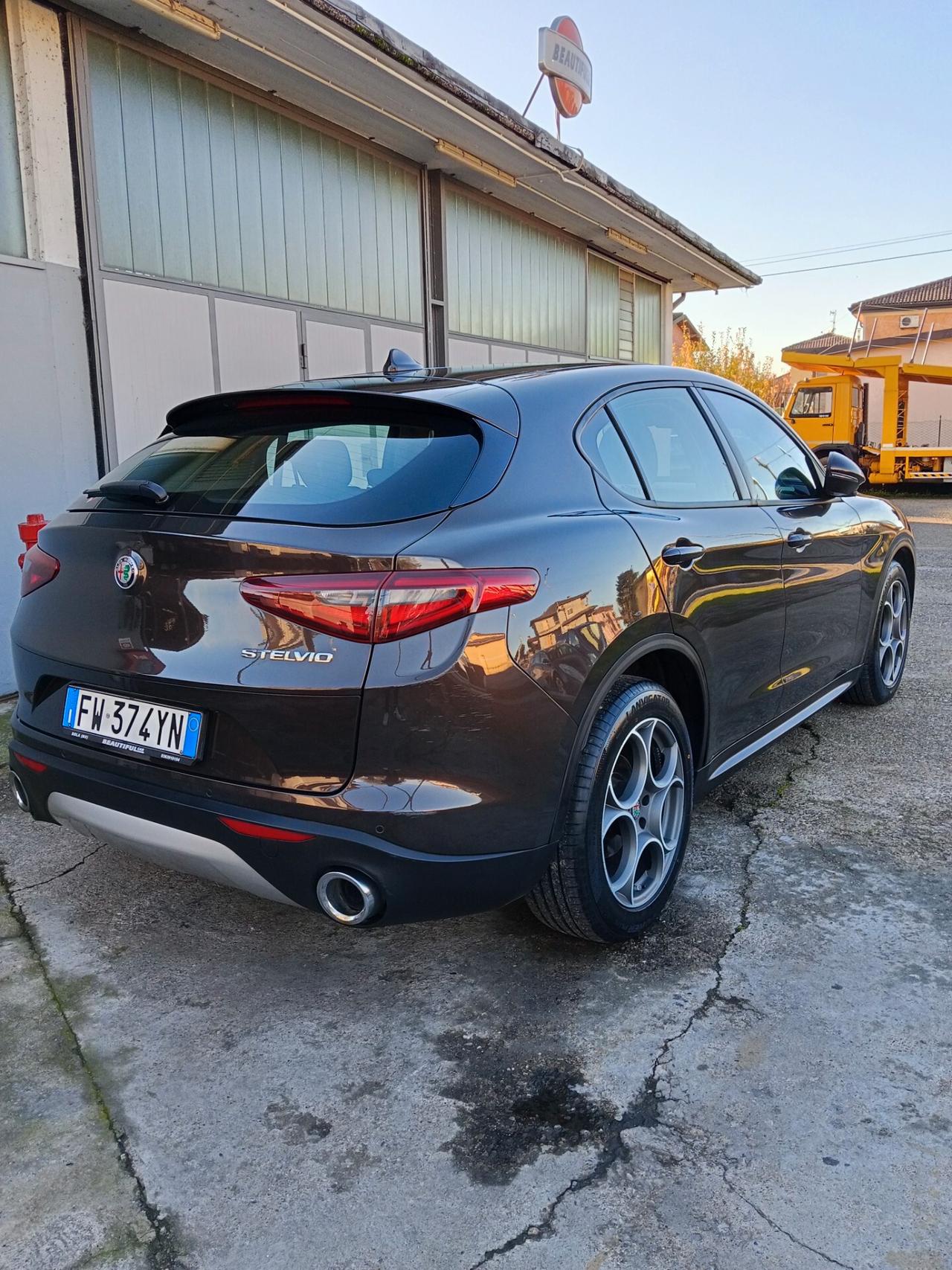 Alfa Romeo Stelvio 2.2 Turbodiesel 160 CV AT8 RWD Business