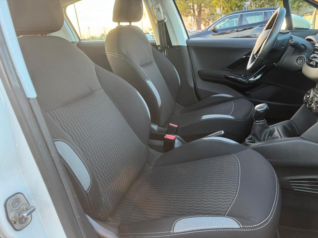 Peugeot 208 1.2 del 2016 5 porte SOLO 121.000 KM