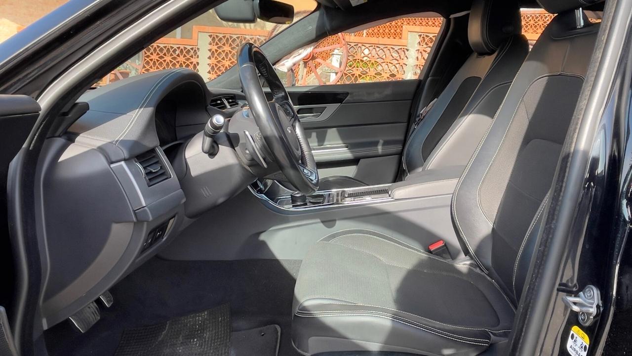 Jaguar XF 2.0 D 180 CV aut. R-Sport /(incidentata)