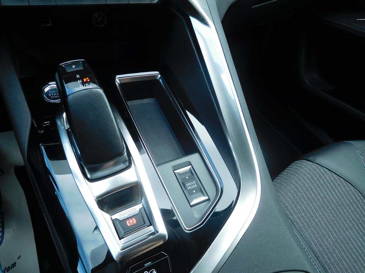 Peugeot 3008 Hybrid4 300 e-EAT8 Allure 4X4