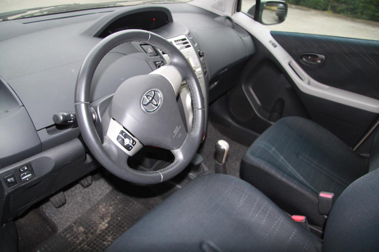 Toyota Yaris 1.0 5 porte