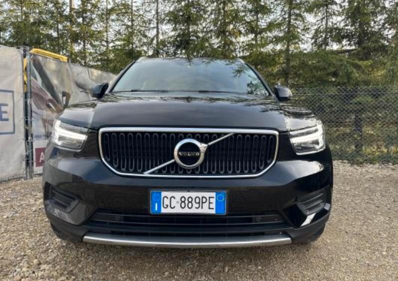 Volvo XC40 b4 awd geartronic momentum