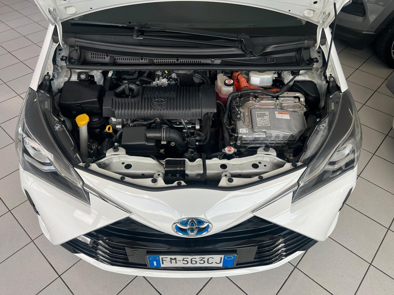 Toyota Yaris III 5p 1.5h Cool + GARANZIA 60 MESI