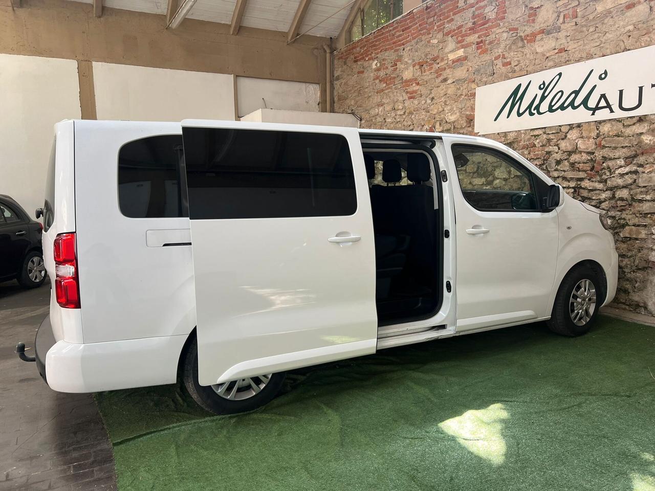 Peugeot Traveller BlueHDi 120 S&S Standard Business