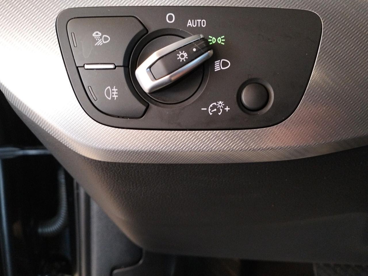 Audi A4 Avant 30 TDI S tronic Business