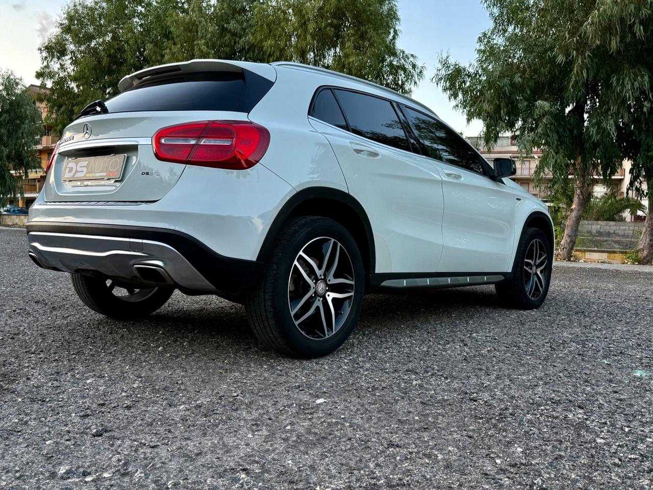 MERCEDES- BENZ GLA 200 D AUTOMATIC SPORT