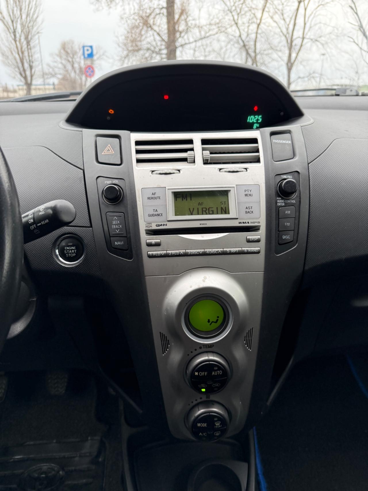 Toyota Yaris 1.0 5 porte